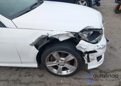 2014 Mercedes-Benz C 250 из США, поврежденный, VIN WDDGJ4HB2EG295406